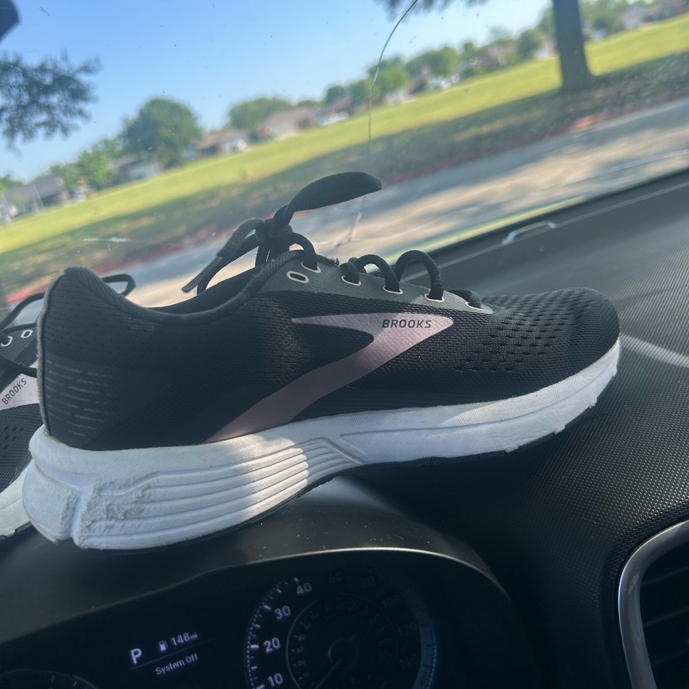 Brooks Tennis Shoes